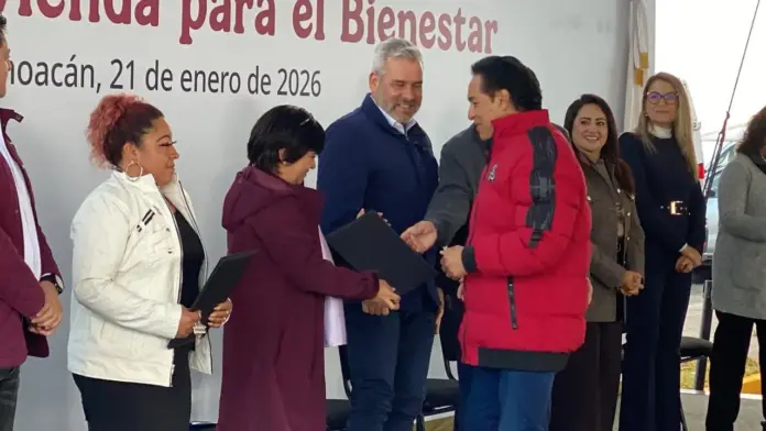 Entregan viviendas del Bienestar en Michoacán