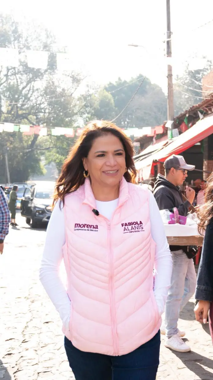 Fabiola Alanís durante gira territorial en Zacapu y Pátzcuaro reafirmando su compromiso con mujeres, personas mayores y juventudes